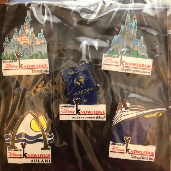 Disney Pin Set - Picture 2 of 2